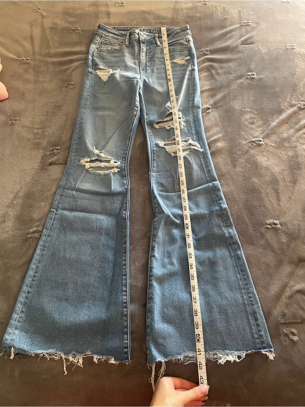 American Eagle Outfitters Light Blue Distressed Ripped Jeans - Picture 5 of 5